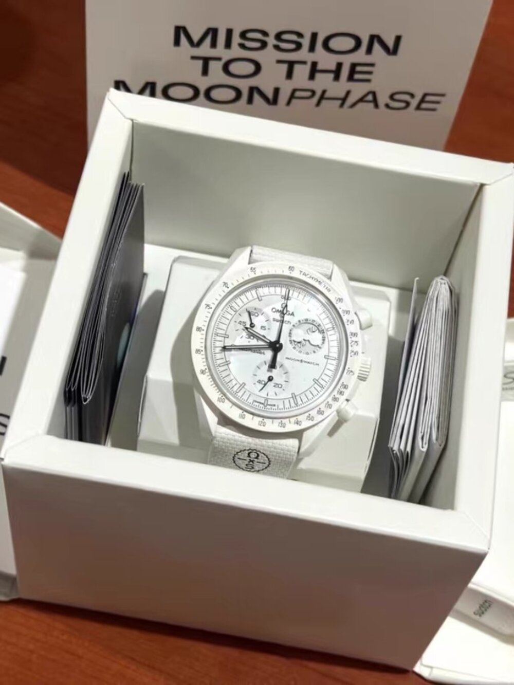 Omega x Swatch Mission To MoonPhase "Snoopy" MoonSwatch